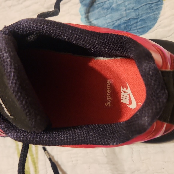 Nike Supreme Sneakers - Picture 3 of 3